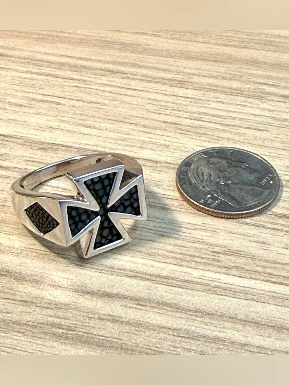 Alan K. Men’s Stingray Iron Cross Ring Sterling Silver & Black Size 13.5 Like Ne